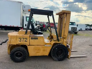 2001 CLARK PNEUMATIC TIRE FORKLIFT