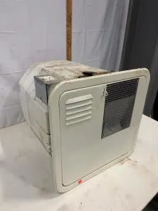 RV Tank-Type Water Heater, 6 Gallons, Gas/Electric, Sidewall Mount, 16x16x20", Needs Repair
