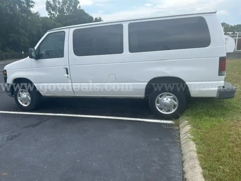 2010 FORD 350 VAN