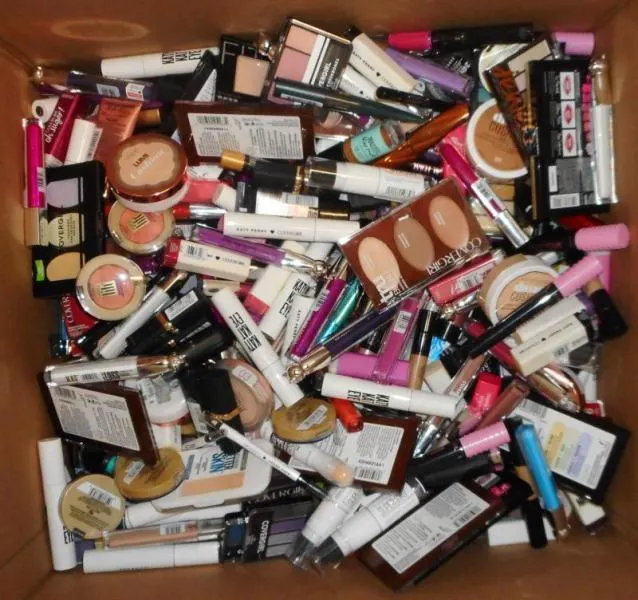 500ct Name Brand Assorted Cosmetics Imperfect $4400+