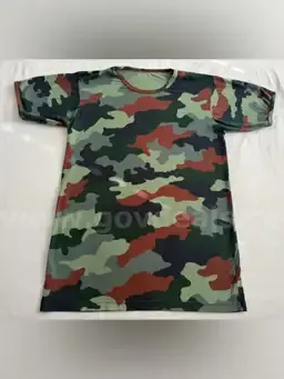 MILITARY STYLE MEN'S CAMOUFLAGE T-SHIRT MULTICOLOR/TAN-GREEN SIZE MEDIUM *WILL SHIP