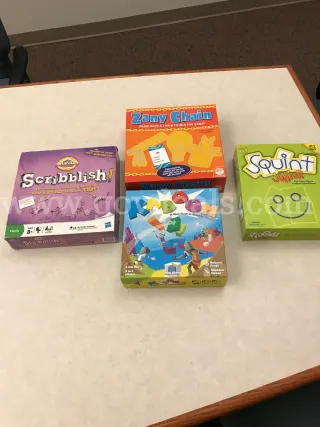 Used kid board games. (WD1015)