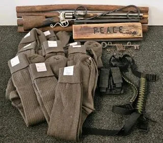 Italian Army Wool Socks, Taglia IV (EU 45-47), 60% Wool, 10 Pairs, Small Holster and Military Paracords, Antique Key Set (Key Holder Made Of A Key And Assorted Small Antique Keys), And More