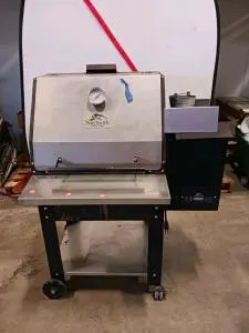 Sawtooth Pellet Grills SPG-610 Pellet Grill with 684 sq in Cooking Area and Digital Controller