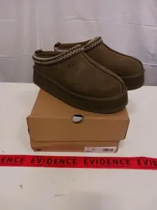 Men's UGG Tasman Slippers Chestnut Size 10 Suede Sheepskin Lined with Box SKU 5950