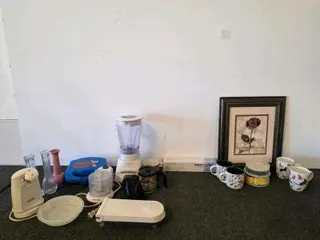 Hamilton Beach Blender, Black+Decker Appliances, All appliances are functioning Snoopy Sandwich Maker, Art & Mug Lot