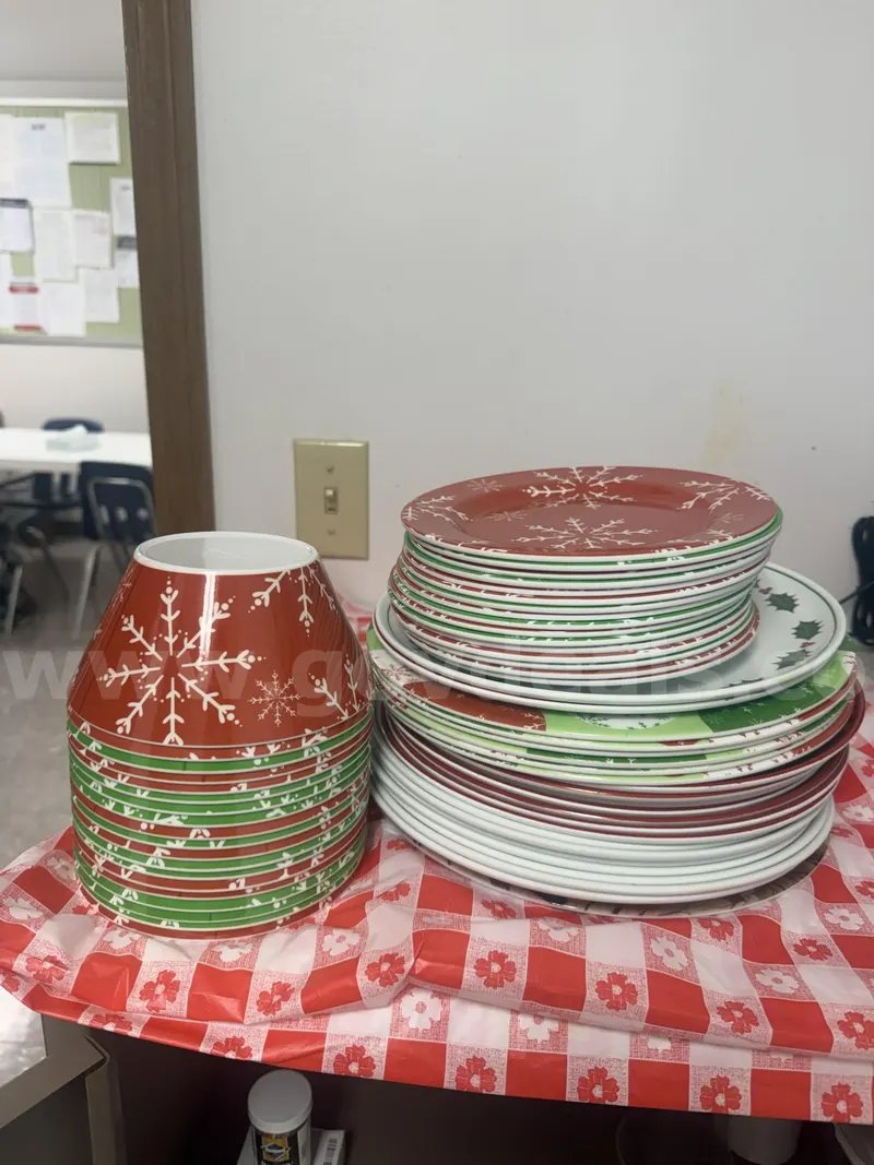Melamine Dinnerware Holiday Design (NOTE - PICKUP AT CARMI, IL CAMPUS)