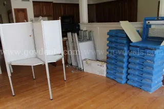 (32) VOTING BOOTHS