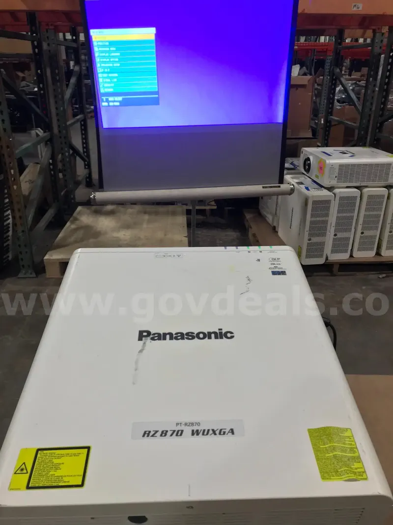 PANASONIC PT-870W WUXGA PROJECTOR / 10,223 LAMP HRS. TESTED WORKING