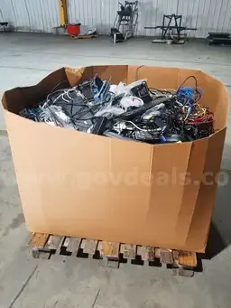 LOT OF ELECTRONIC EQUIPMENT ON 1 PALLET