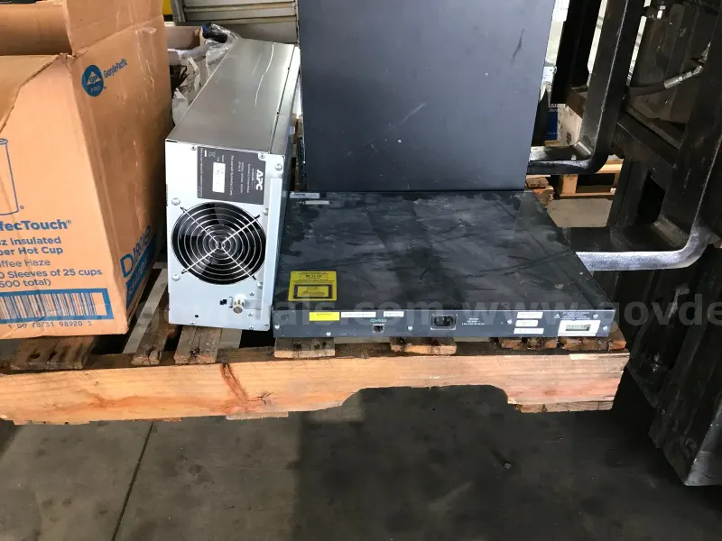 LOT OF ASSORTED ELECTRONICS ON ONE PALLET.