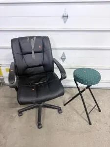 Black Executive Office Chair with Armrests and Green Folding Stool Set, Heavy Wear, Adjustable Height