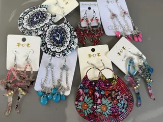 367 Assorted fashion earrings mostly dangle