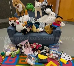Puppets - approx 31 items