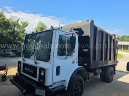 1985 Mack 1M2
