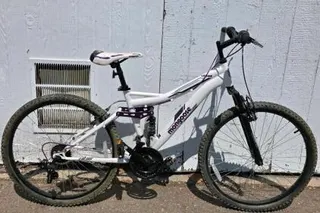 Mongoose Ledge Full Suspension 21-Speed 26" Wheel Mountain Bike, White/Purple, Aluminum Frame tires need air