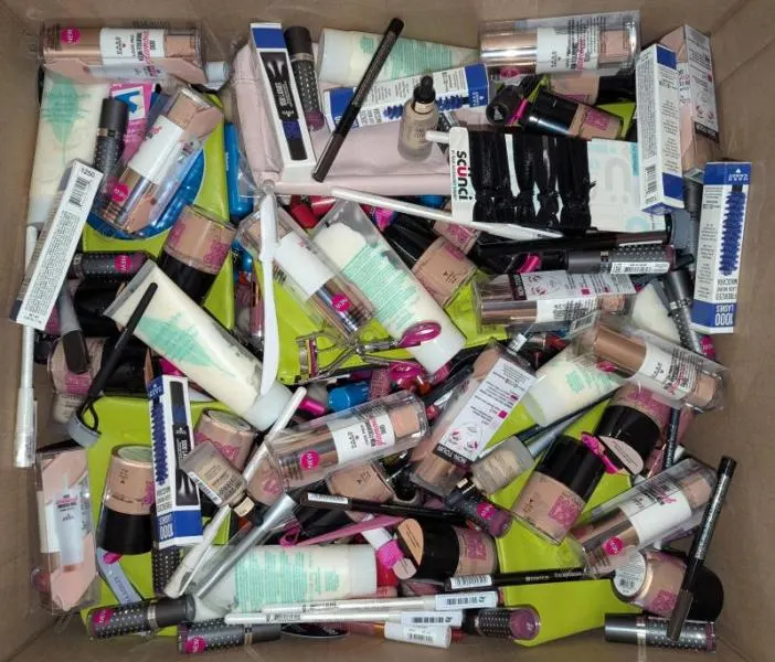 800ct Assorted Name Brand Cosmetics Over $5,590+