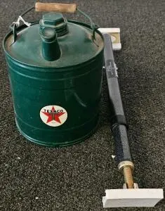Vintage Texaco 2.5 Gallon Metal Gas Can & Adjustable Slide Lock Cargo Bar by ATC Inc.