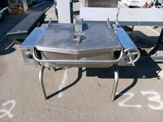 Groen Manual Tilt Skillet/Braising Pan, 40 Gallon, Gas, Stainless, Hand Crank, NSF, Model Unk