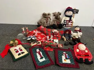 Large Lot Vintage & Modern Christmas Decorations – Plush, Felt, Ornaments, Figurines, Wall Hangings