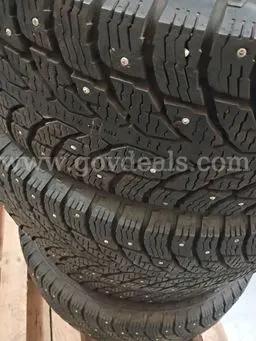 Lot of (4) Nokian LT3 Winter Tires LT275/ 70R18
